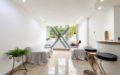 Renovated Linear Residence in Leblon: 3 Bedrooms, 1 En-Suite, 1,119 Sq Ft
